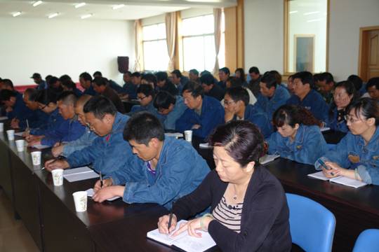 青海物產(chǎn)工業(yè)投資有限公司、青海長(zhǎng)春炭素有限公司召開貫徹省第十二次黨代會(huì)精神學(xué)習(xí)傳